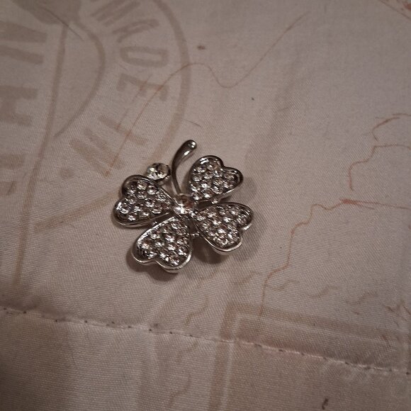 LUCKY FOUR LEAF CLOVER BROOCH - Picture 1 of 1
